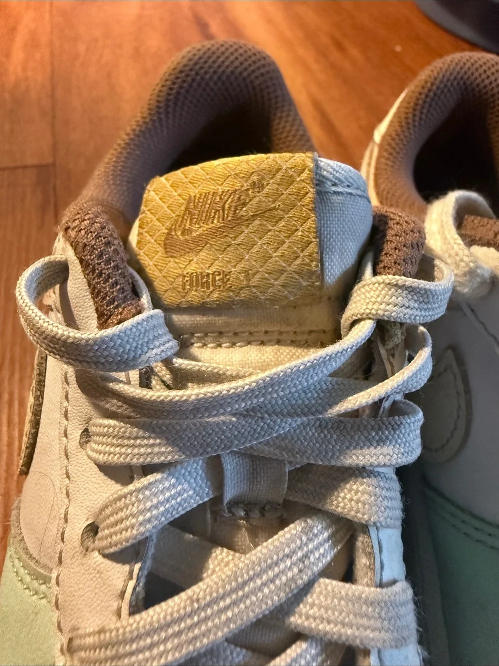 Nike Low-Top Sneakers in White, Mint & Tan